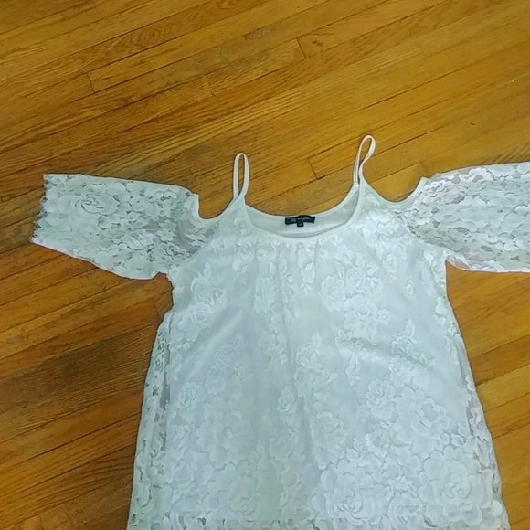 White lace top with off the shoulder sleeves - Picture 2 of 2